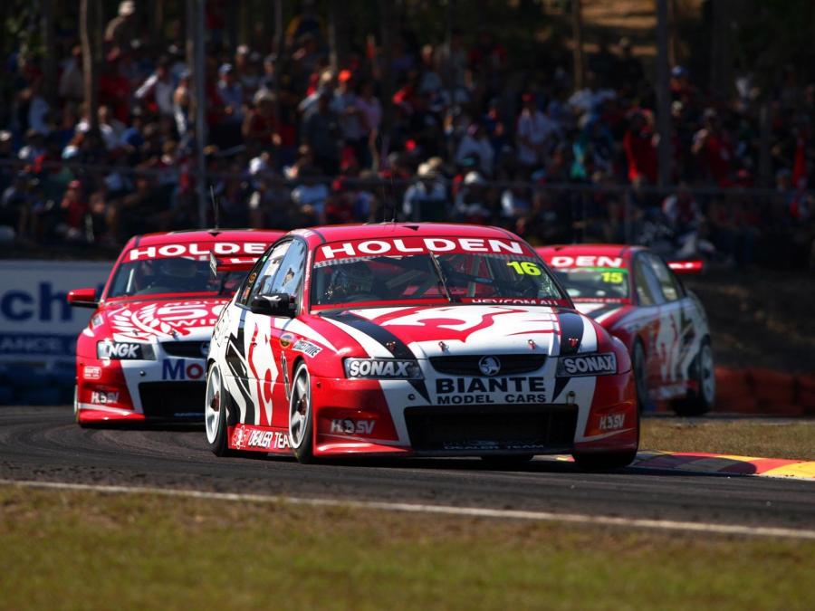  Holden Commodore V8 Supercar 2005 года  (фото 7 из 16)